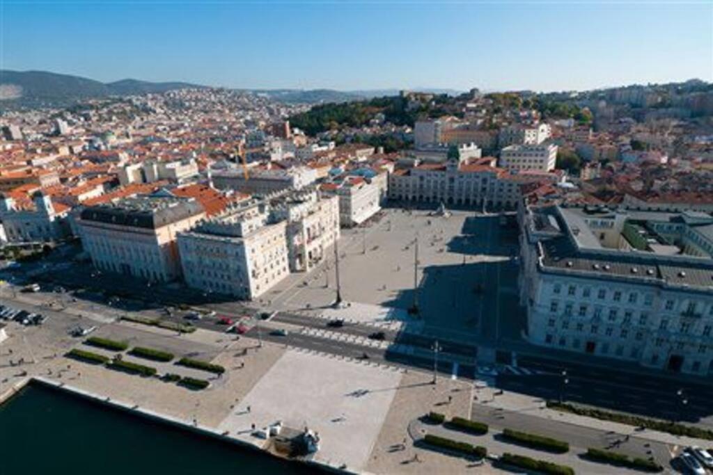 Appartamento In Centro Storico Triest Exterior foto